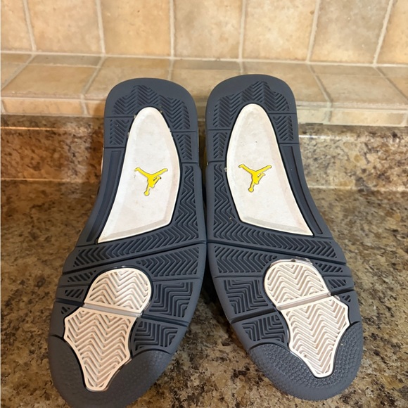 Jordan 4 Lightning - Picture 6 of 8